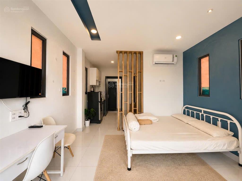 Cho thuê căn hộ 1pn ban công 45m² rộng rãi thoáng mát ngay phố ẩm thực phan xích long