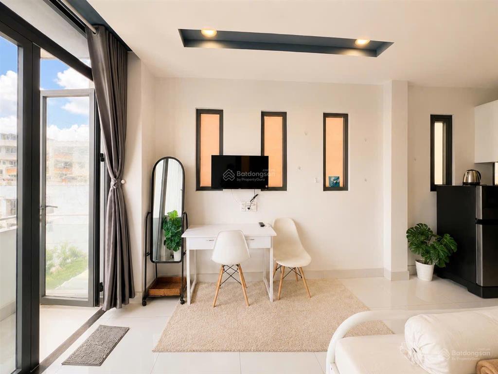 Cho thuê căn hộ 1pn ban công 45m² rộng rãi thoáng mát ngay phố ẩm thực phan xích long