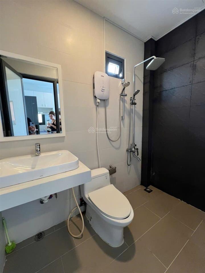 Cho thuê căn hộ 1pn ban công 45m² rộng rãi thoáng mát ngay phố ẩm thực phan xích long