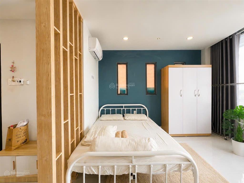 Cho thuê căn hộ 1pn ban công 45m² rộng rãi thoáng mát ngay phố ẩm thực phan xích long