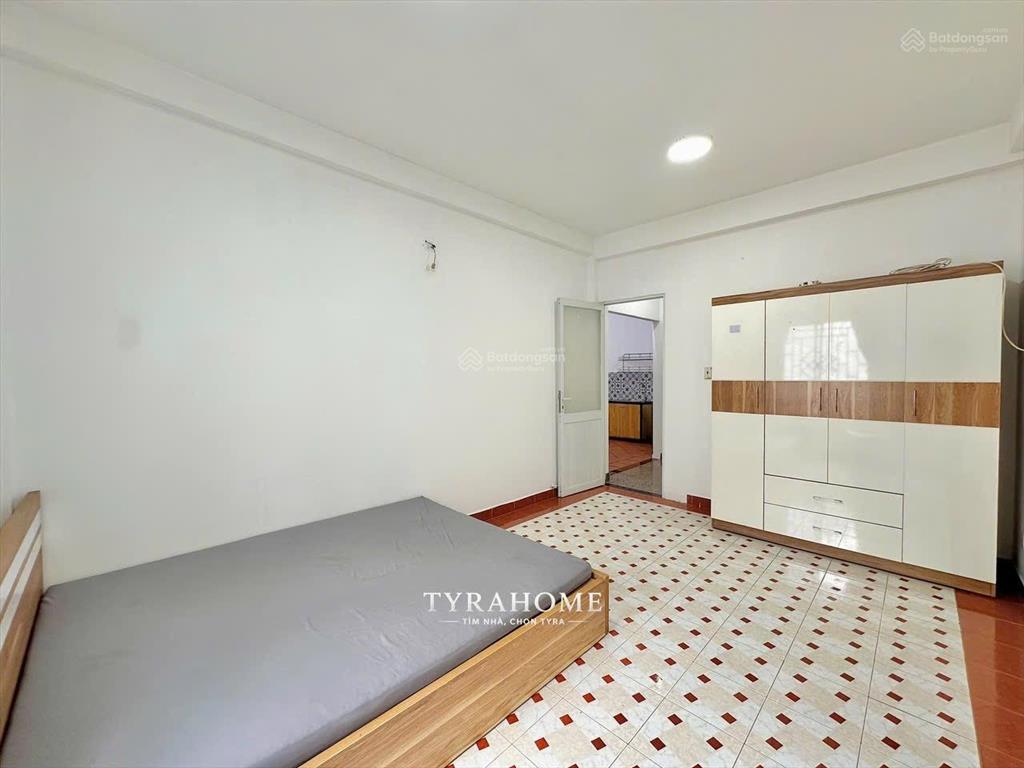 Cho thuê 2pn2wc 75m2 rộng rãi, thoáng mát, full nội thất ngay phan đăng lưu  phan xích long