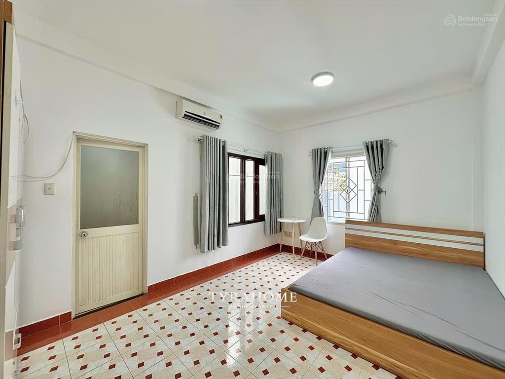 Cho thuê 2pn2wc 75m2 rộng rãi, thoáng mát, full nội thất ngay phan đăng lưu  phan xích long