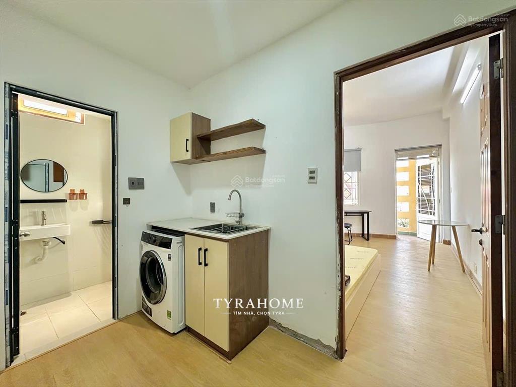 Căn hộ 1pn ban công 55m2 phòng ngủ tách riêng biệt sạch sẽ, rộng rãi ngay chợ bà chiểu giá cực tốt