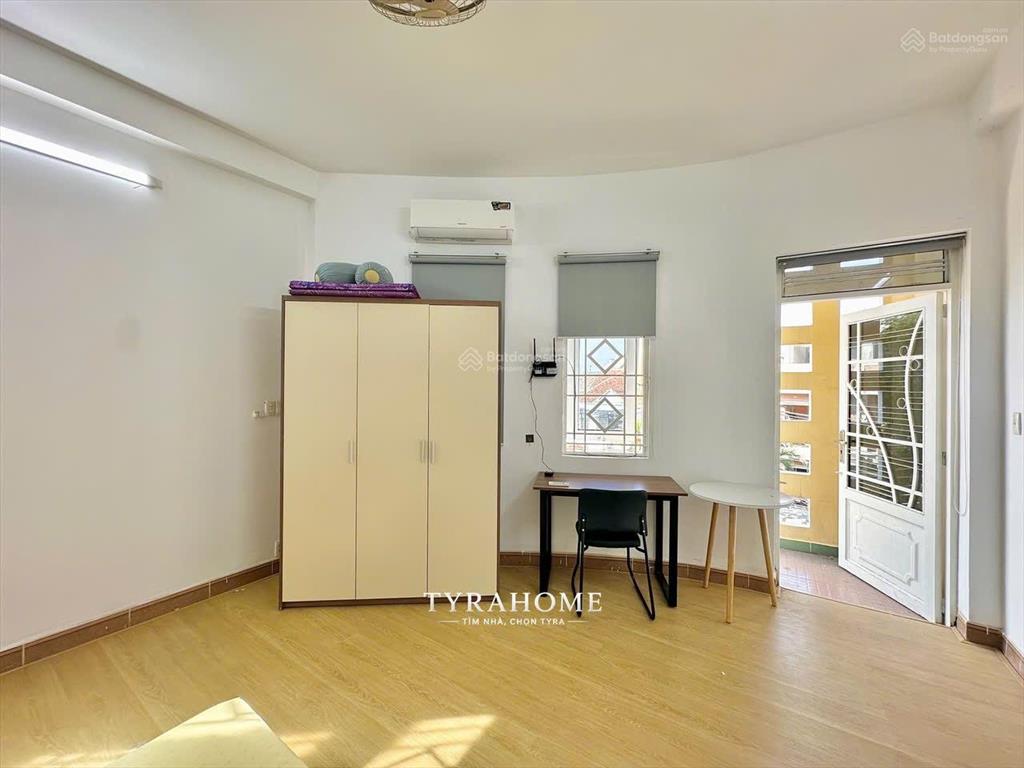 Căn hộ 1pn ban công 55m2 phòng ngủ tách riêng biệt sạch sẽ, rộng rãi ngay chợ bà chiểu giá cực tốt