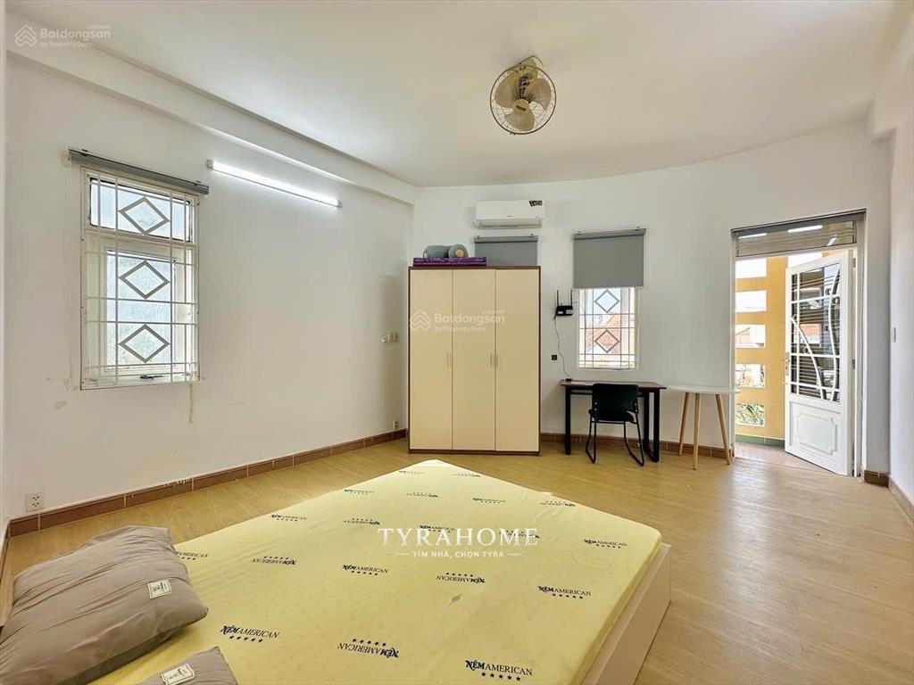 Căn hộ 1pn ban công 55m2 phòng ngủ tách riêng biệt sạch sẽ, rộng rãi ngay chợ bà chiểu giá cực tốt
