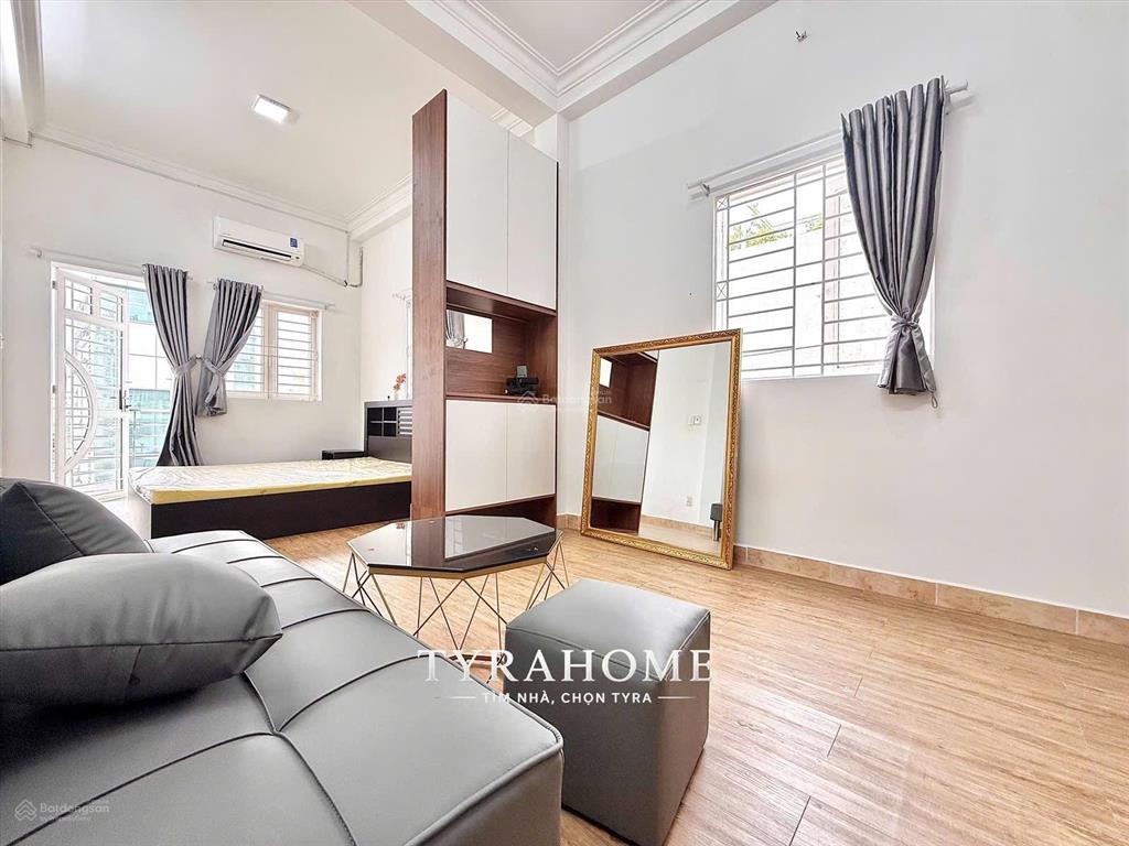 Hot căn hộ 1pn bancol 100m2 nguyên tầng cực rộng, thoáng mát ngay khu phan xích long lâu lắm mơi co