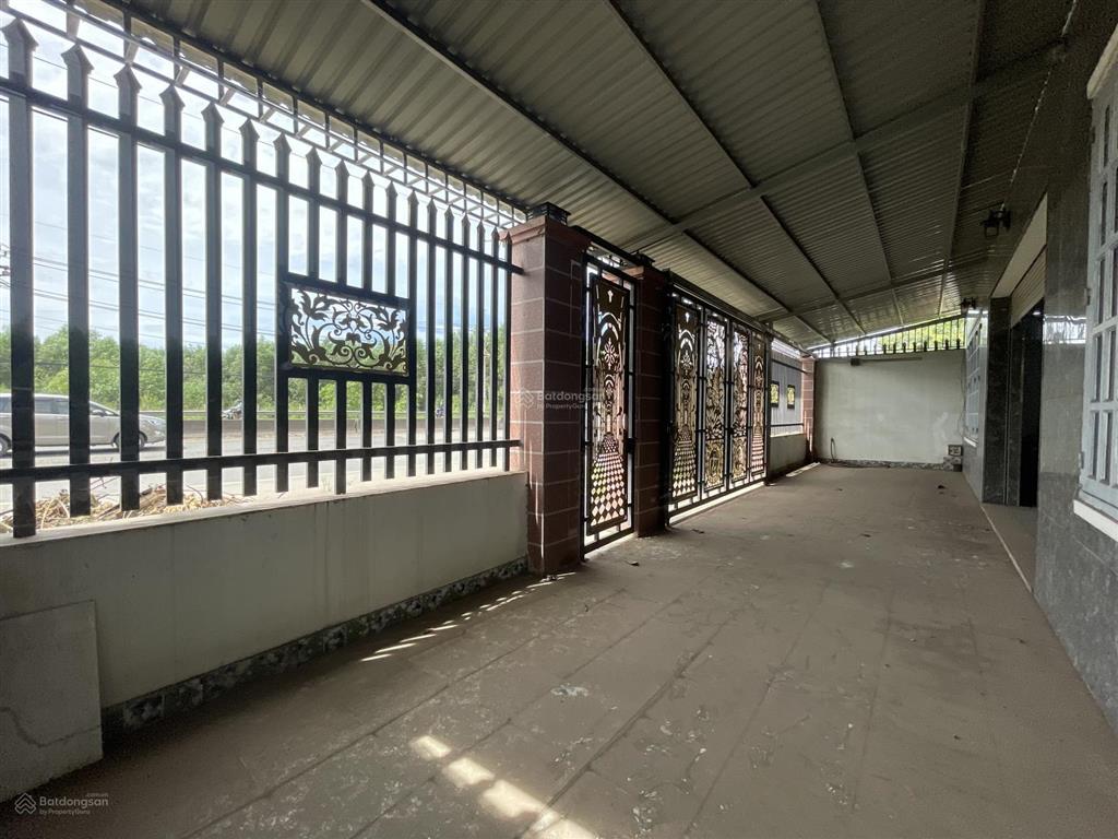 Bán toà nhà khách sạn mặt tiền quốc lộ 51a dt 304m2 có 4 tầng 17pn 18wc mới 99% chỉ 11,5 tỷ