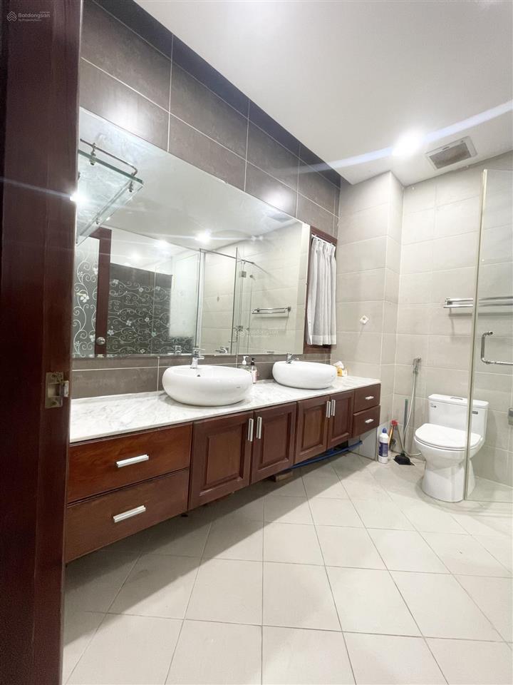 Bán nhà đẹp 4 tầng btct 120m2 có thang máy đường 12m kdc phú lợi quận 8 chỉ 9,5 tỷ shr hoàn công đủ