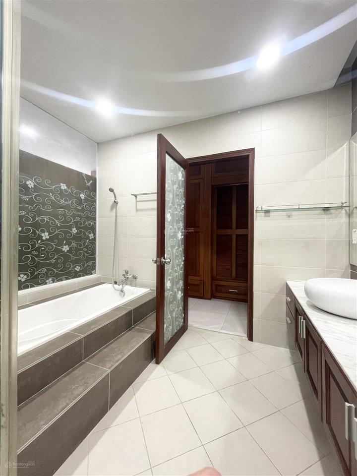 Bán nhà đẹp 4 tầng btct 120m2 có thang máy đường 12m kdc phú lợi quận 8 chỉ 9,5 tỷ shr hoàn công đủ