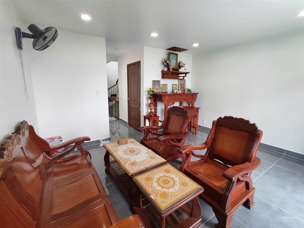 Bán nhà mới 100% mt đường 55m 5tầng btct 100m2 chỉ 10 tỷ khu dân cư phong phú 4 shr hoàn công đủ