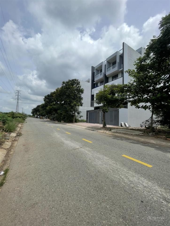 Bán nhà mới 100% mt đường 55m 5tầng btct 100m2 chỉ 10 tỷ khu dân cư phong phú 4 shr hoàn công đủ