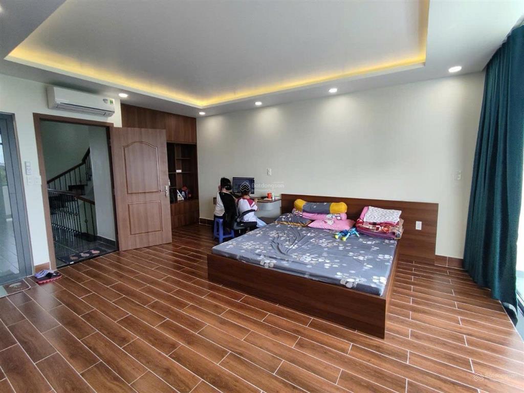 Bán nhà mới 100% mt đường 55m 5tầng btct 100m2 chỉ 10 tỷ khu dân cư phong phú 4 shr hoàn công đủ