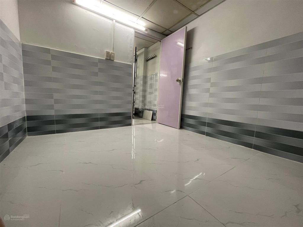 Nhà thuê nguyên căn đường phạm thế hiển p6 quận 8 ngay cầu bà tàng 26m2 nhà 2 tầng 3pn chỉ 6,5 tr