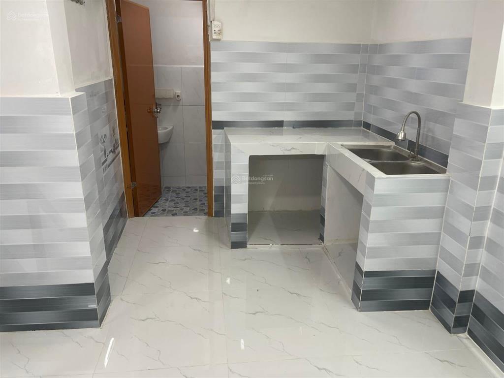 Nhà thuê nguyên căn đường phạm thế hiển p6 quận 8 ngay cầu bà tàng 26m2 nhà 2 tầng 3pn chỉ 6,5 tr
