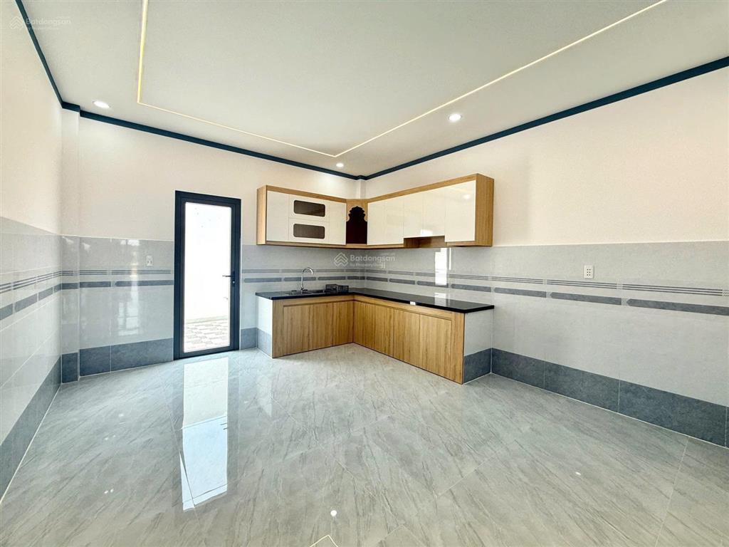 Cọc tiền công chứng ngay chỉ 1 tỷ 270 không phát sinh, ngay ql50 đường rộng ô tô đậu thoải mái