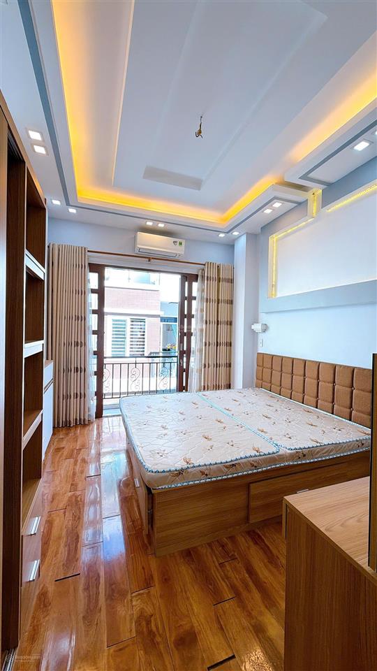 Nhà đẹp full nội thất cao cấp mặt tiền đường ô tô, quận 4