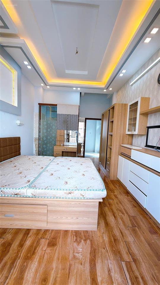 Nhà đẹp full nội thất cao cấp mặt tiền đường ô tô, quận 4