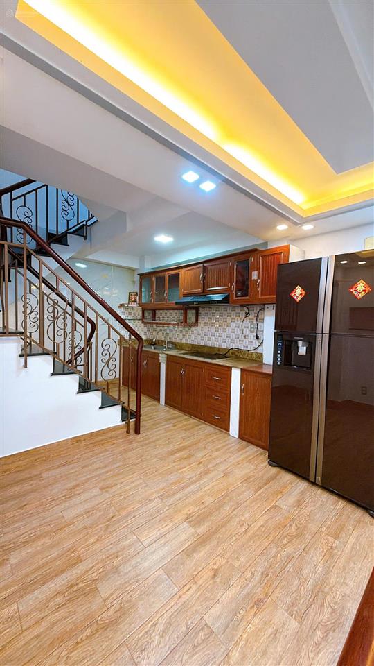 Nhà đẹp full nội thất cao cấp mặt tiền đường ô tô, quận 4