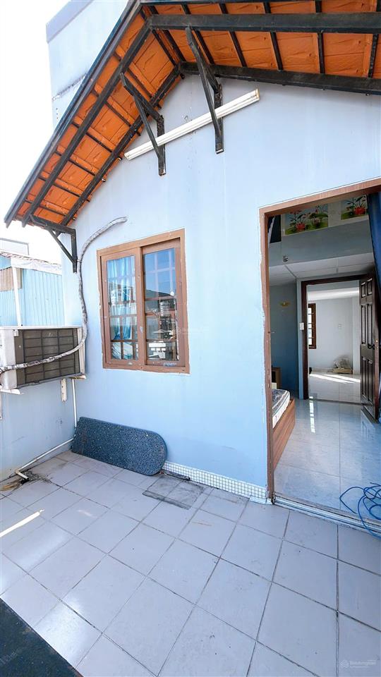 Nhà đẹp full nội thất cao cấp mặt tiền đường ô tô, quận 4