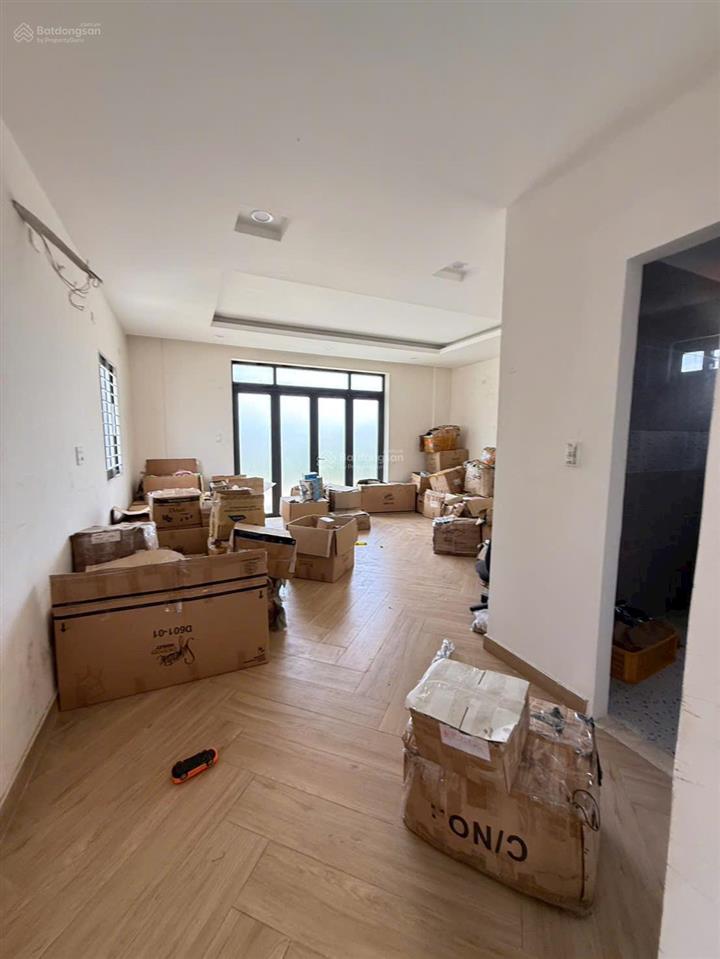 Mặt tiền nguyễn thị sóc ngang 6m diện tích 6x30m dtsd 550m .10,5 tỷ