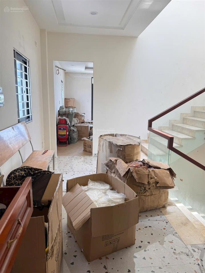 Mặt tiền nguyễn thị sóc ngang 6m diện tích 6x30m dtsd 550m .10,5 tỷ