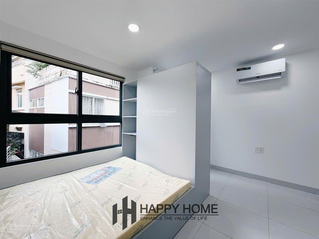 Khai trương tòa nhà mới ngay ngã tư phú nhuận