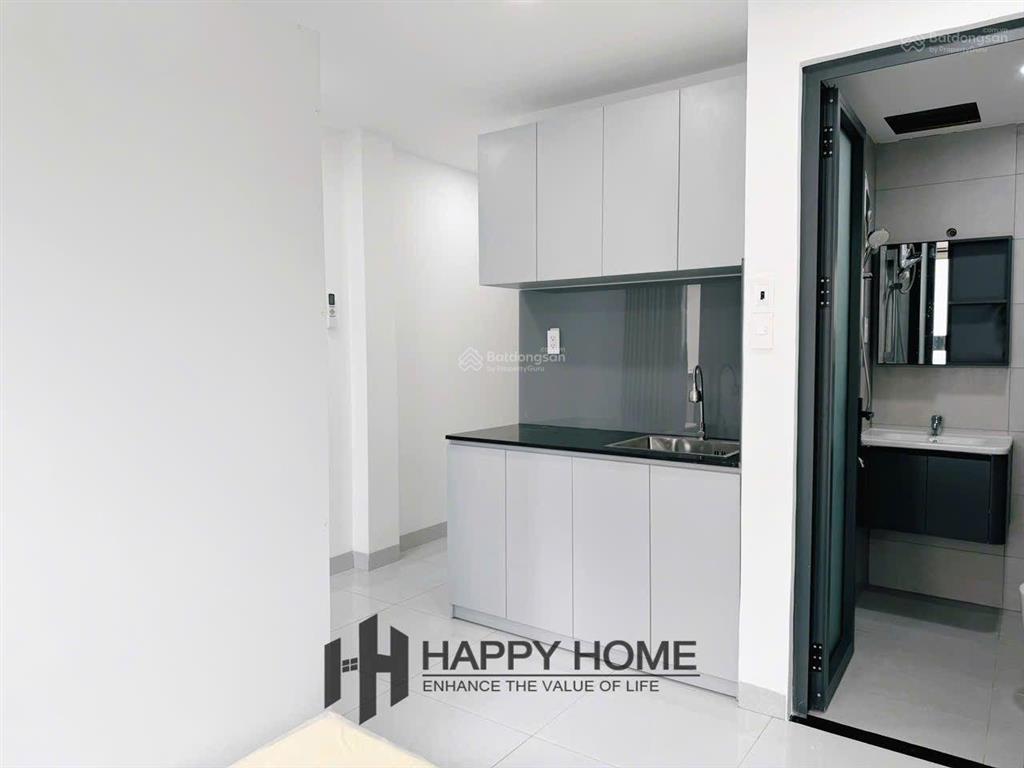 Khai trương tòa nhà mới ngay ngã tư phú nhuận