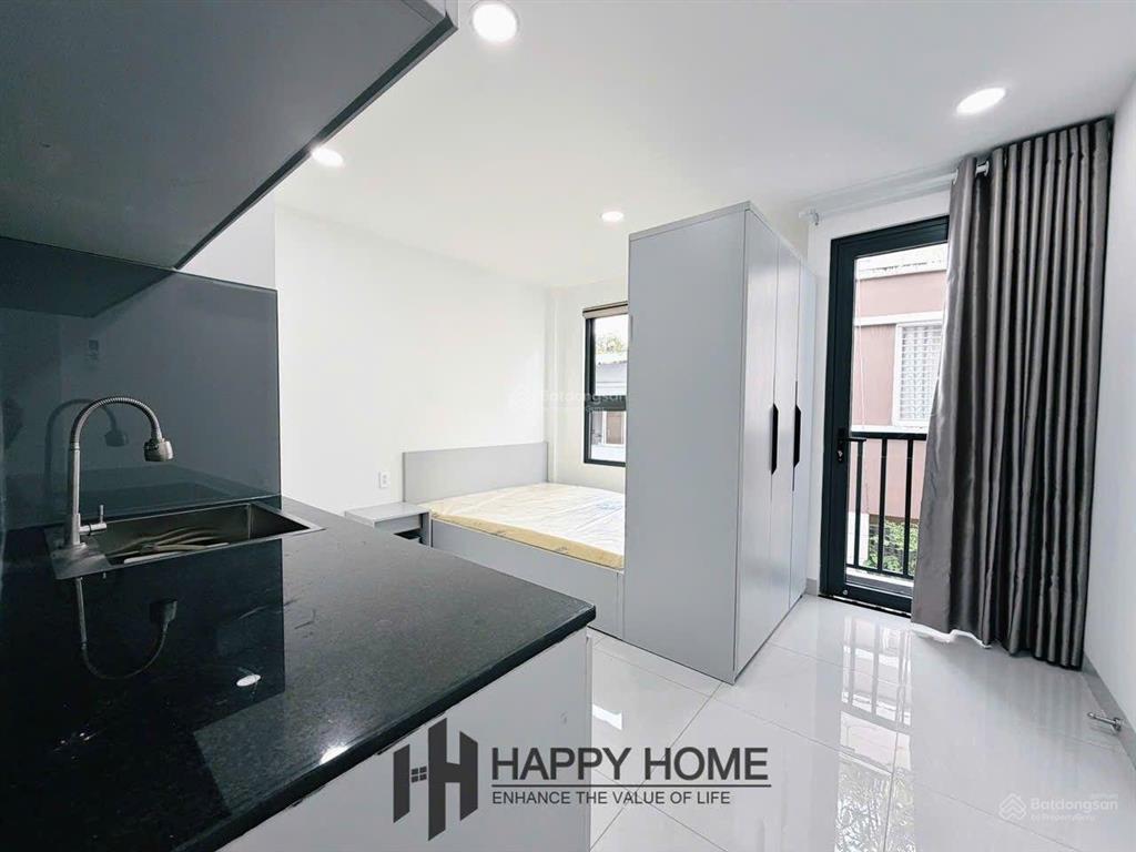 Khai trương tòa nhà mới ngay ngã tư phú nhuận