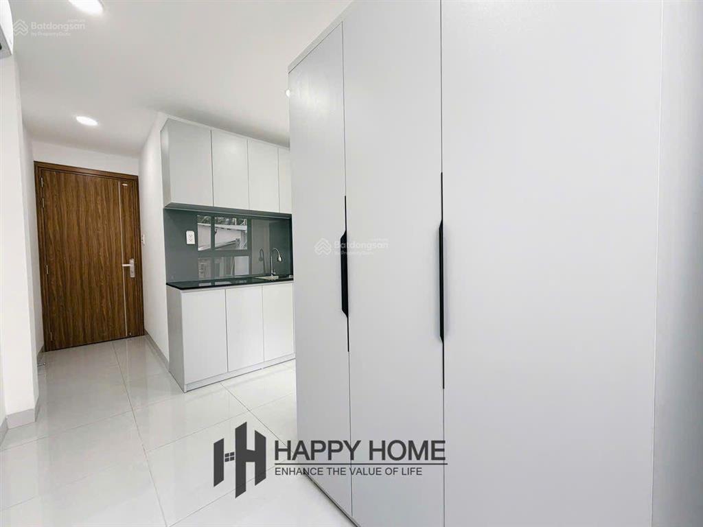 Khai trương tòa nhà mới ngay ngã tư phú nhuận