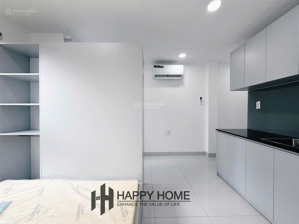 Khai trương tòa nhà mới ngay ngã tư phú nhuận