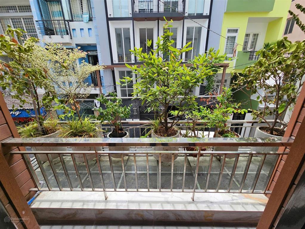 Căn hộ studio bancol rộng rãi ngay trung tâm phú nhuận