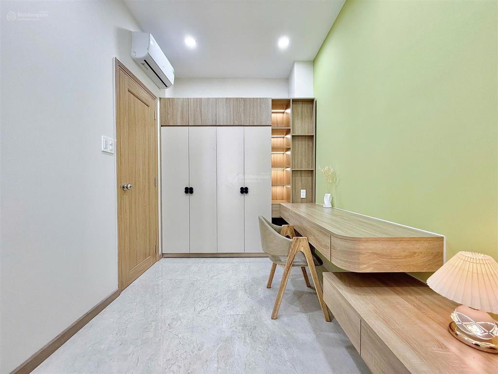 Căn hộ 1pn ban công thang máy hầm xe rộng 50m²