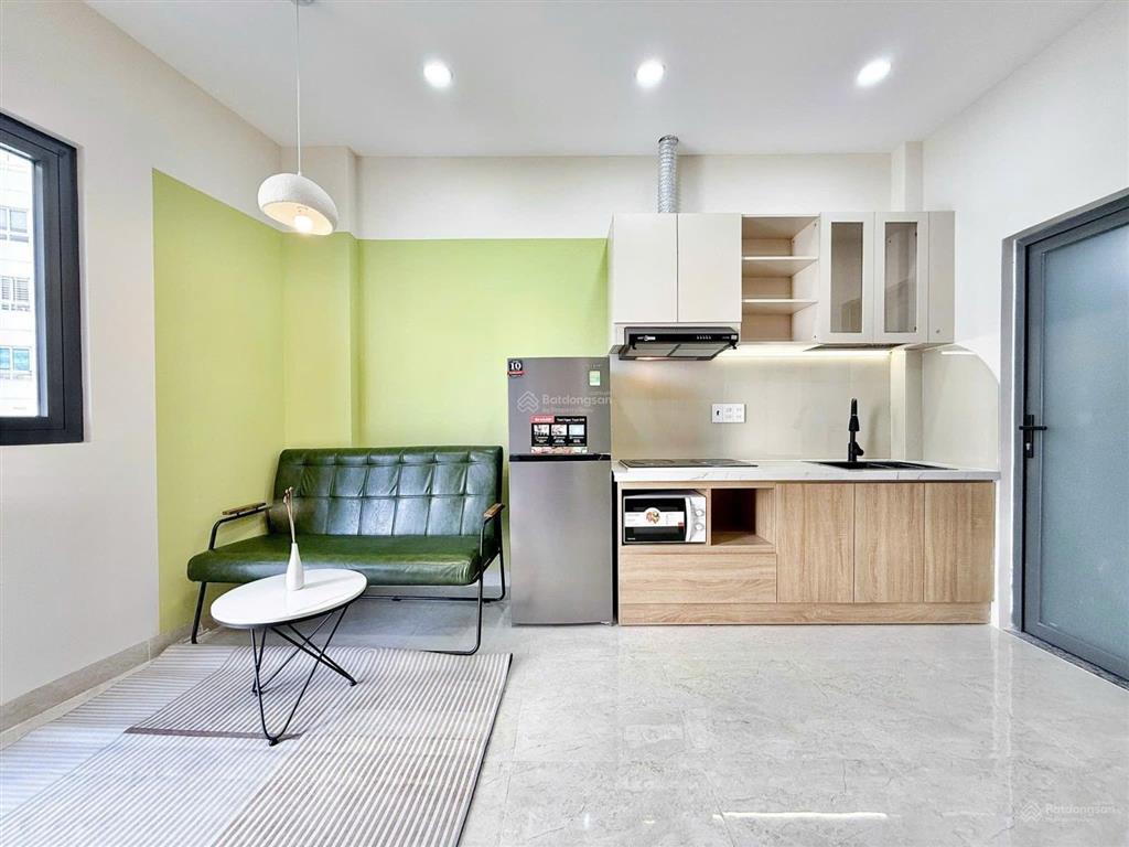 Căn hộ 1pn ban công thang máy hầm xe rộng 50m²