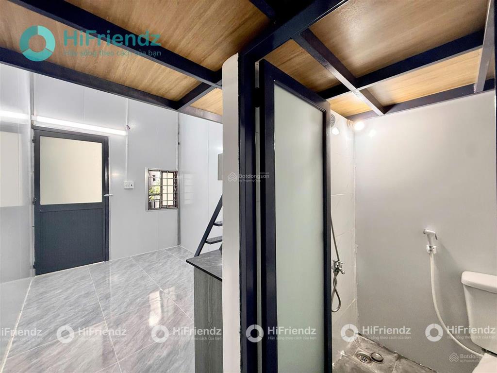 Duplex cửa sổ trời, gần sân bay, cho nuôi thú cưng, tân bình