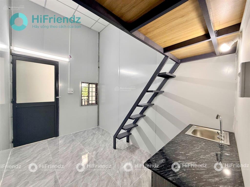 Duplex cửa sổ trời, gần sân bay, cho nuôi thú cưng, tân bình