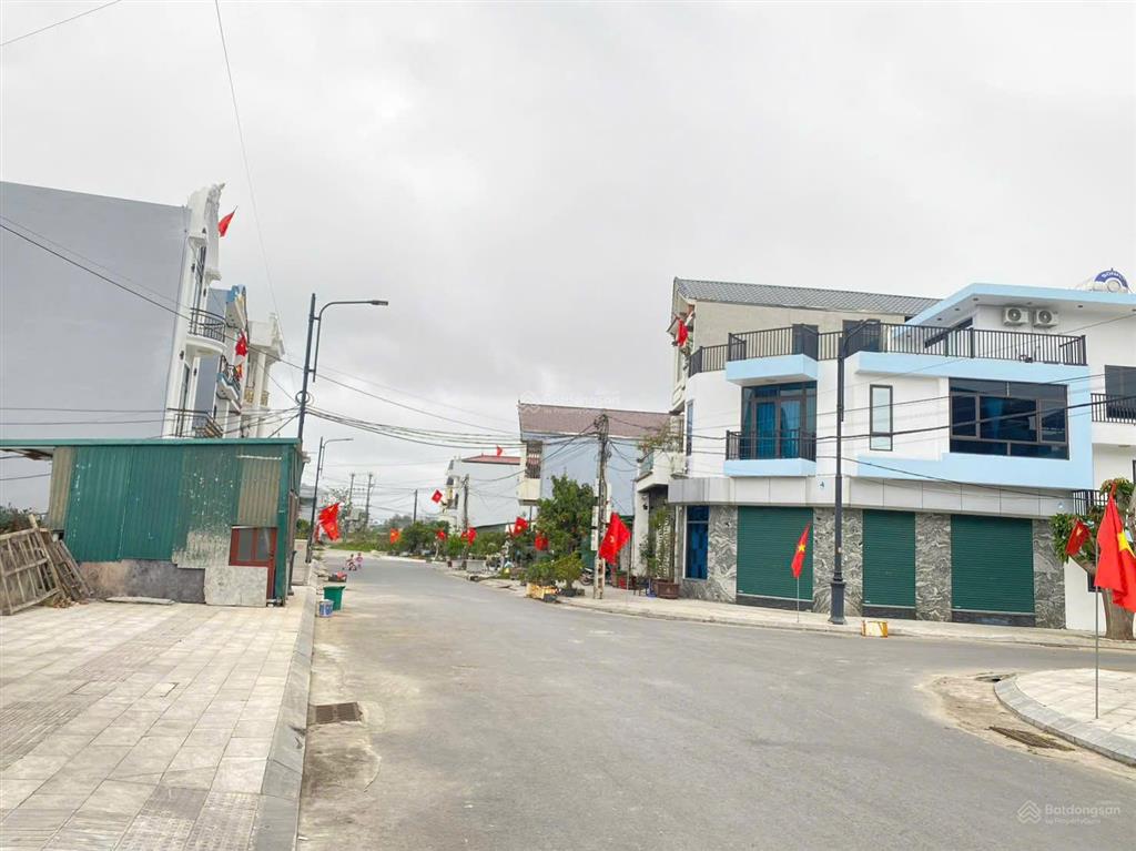 Hiện mình cần bán gấp mảnh đất gần 100m2, giá chỉ 650 triệu, cách đg hồ chí minh chỉ 200m, đường 6m