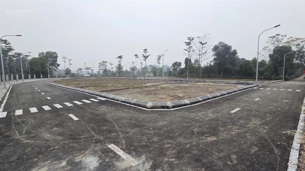 Hiện mình cần bán gấp mảnh đất gần 100m2, giá chỉ 650 triệu, cách đg hồ chí minh chỉ 200m, đường 6m