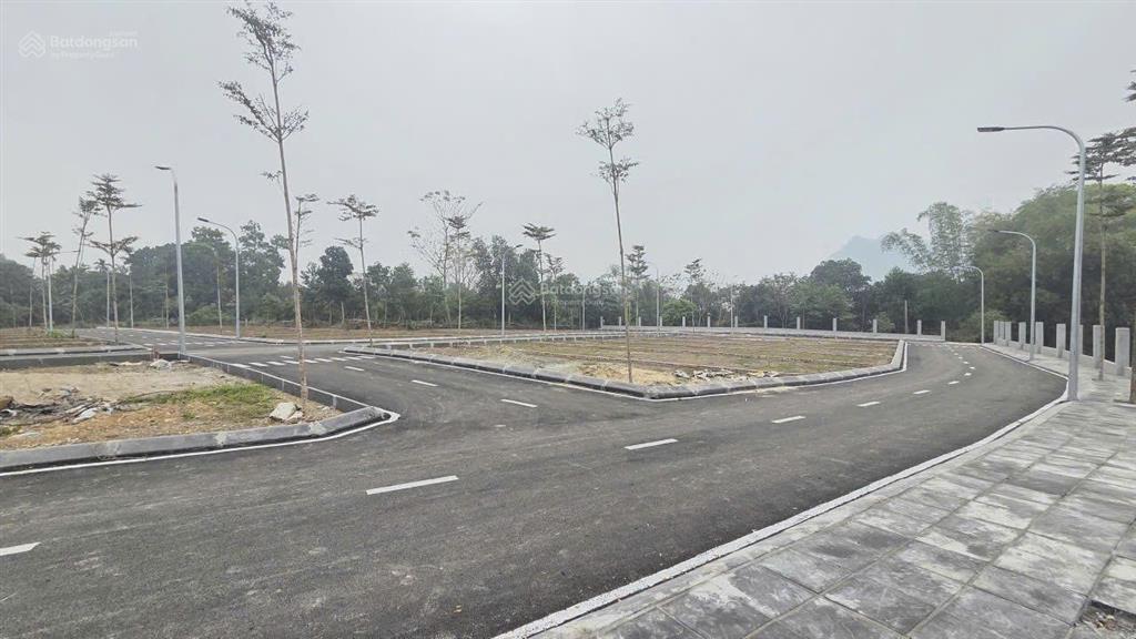 Hiện mình cần bán gấp mảnh đất gần 100m2, giá chỉ 650 triệu, cách đg hồ chí minh chỉ 200m, đường 6m