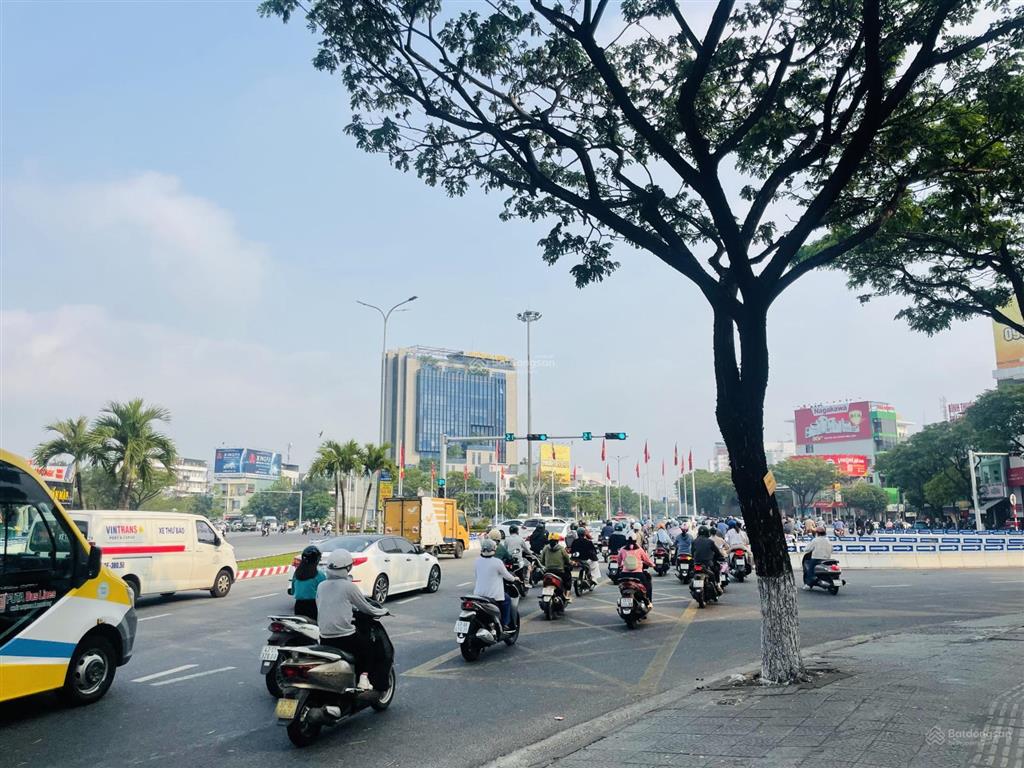 Bán nhà mặt phố tại nguyễn hữu thọ, hơn 40 tỷ vnd, 350m2, ngang 10m