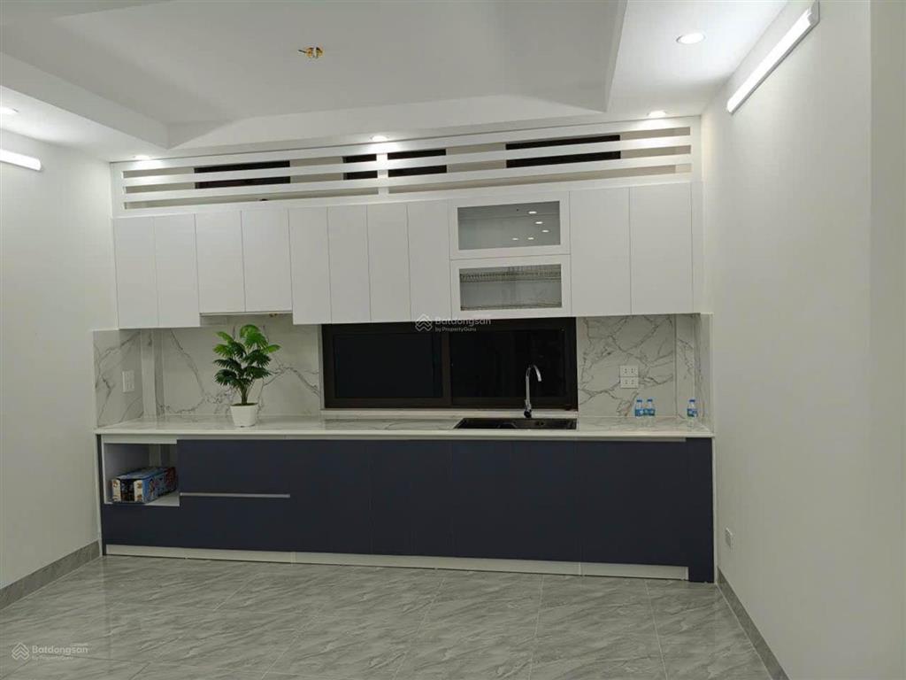 Bán nhà ngõ hòa bình  6 tầng thang máy  cách phố vài bước  ở + kinh doanh tốt ~ 50m2