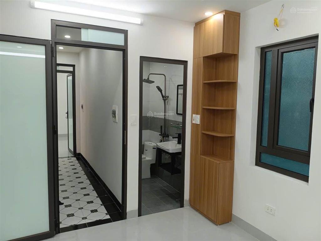 Bán nhà ngõ hòa bình  6 tầng thang máy  cách phố vài bước  ở + kinh doanh tốt ~ 50m2