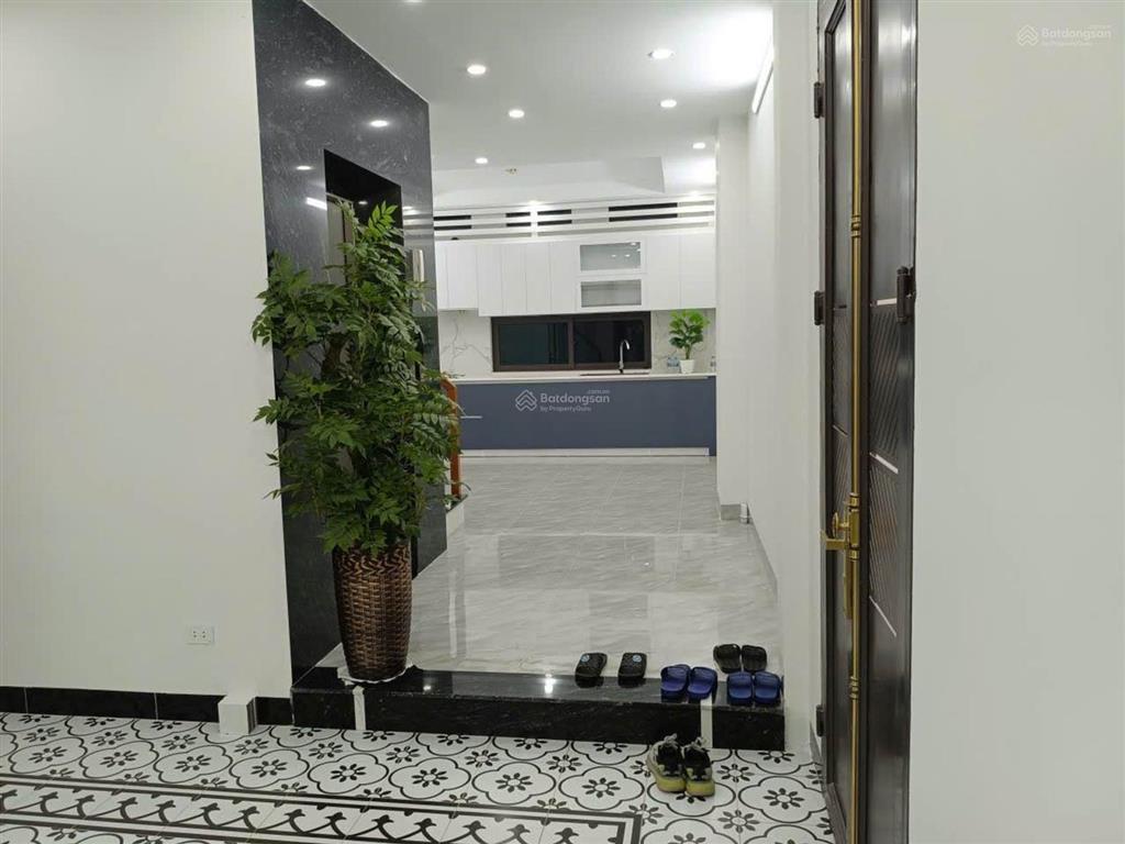 Bán nhà ngõ hòa bình  6 tầng thang máy  cách phố vài bước  ở + kinh doanh tốt ~ 50m2