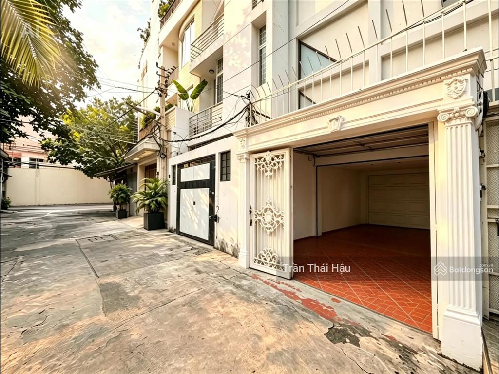 Biệt thự vườn phú nhuận, giáp q1, giảm thêm 2 tỷ, 150m², 3 tầng, có hồ bơi