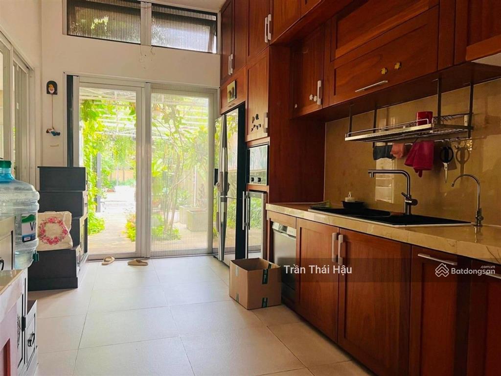 Biệt thự biệt lập đẳng cấp, khu sân bay tân sơn nhất, 240m2, 52t