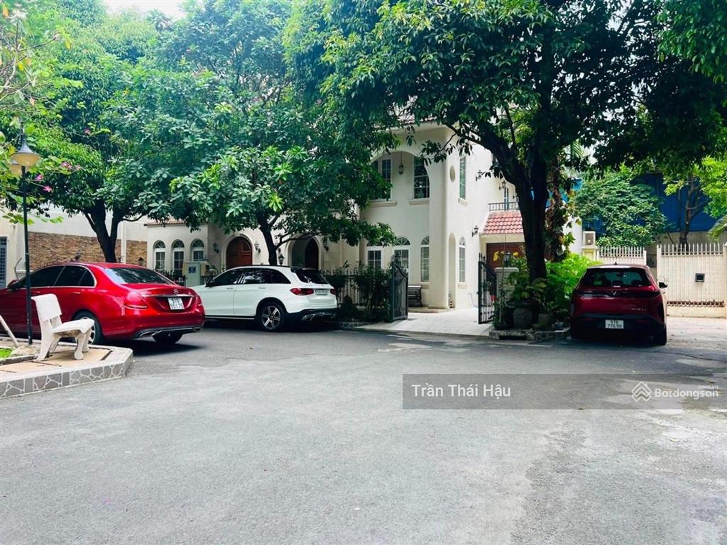 Biệt thự biệt lập đẳng cấp, khu sân bay tân sơn nhất, 240m2, 52t