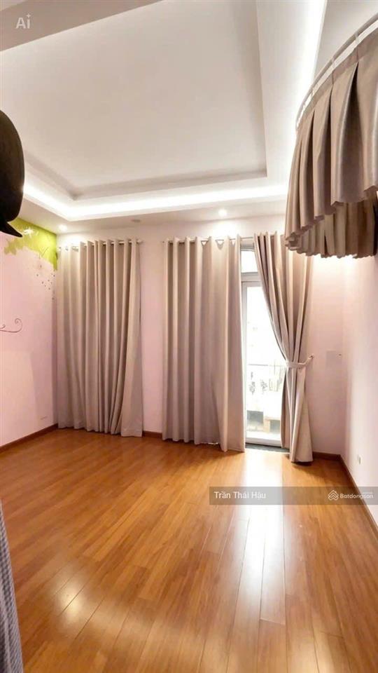 Mặt tiền, dương quảng hàm, hiếm có, 70m2, 6 tầng, còn mới, mở vp, spa...