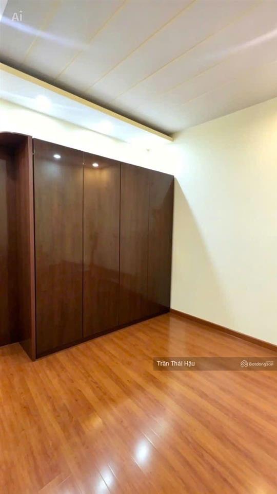 Mặt tiền, dương quảng hàm, hiếm có, 70m2, 6 tầng, còn mới, mở vp, spa...