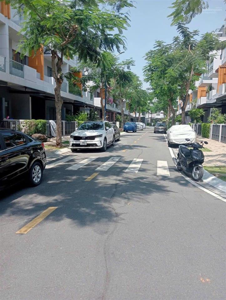Bán nhà 124m2  4 tầng  lô góc 2 mặt tiềnkhu khang điền bình hưngbình chánh.chủ nhà gấp bán