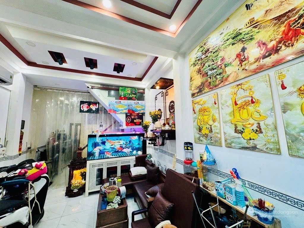 Bán nhà 50m 4 tầnghẻm xe tảiđường bình đông phú định quận 8 vị trí đẹp 5 tỷ hơn sổ hồng riêng.
