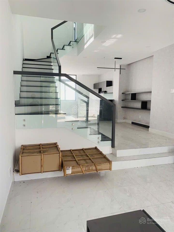 Bán nhà mặt tiền quận 8  100m 4 tầng chỉ 8.5 tỷ 4 phòng ngủ trinh quang nghị phường 7